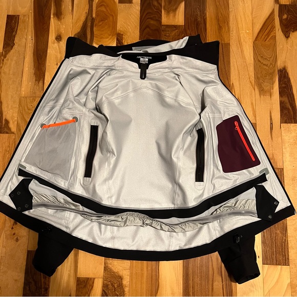 Arc’teryx Ravenna Shell Jacket - Black - Picture 16 of 16